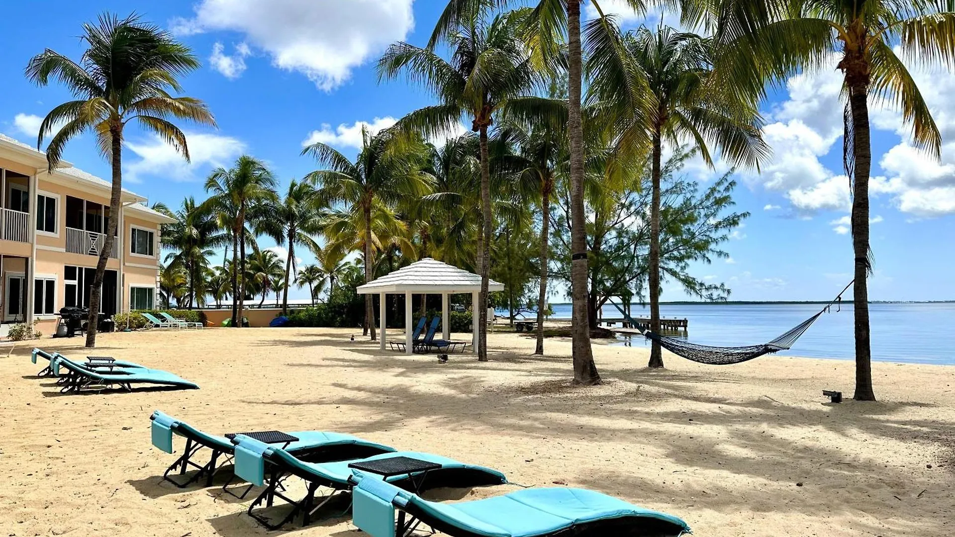 Colonial Kai Condo Driftwood Village 0*,  Cayman Islands