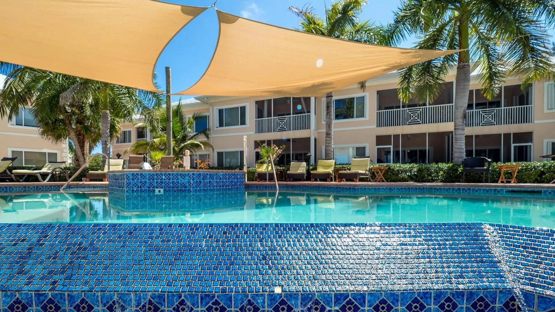 Colonial Kai Condo Driftwood Village 0*,  Cayman Islands