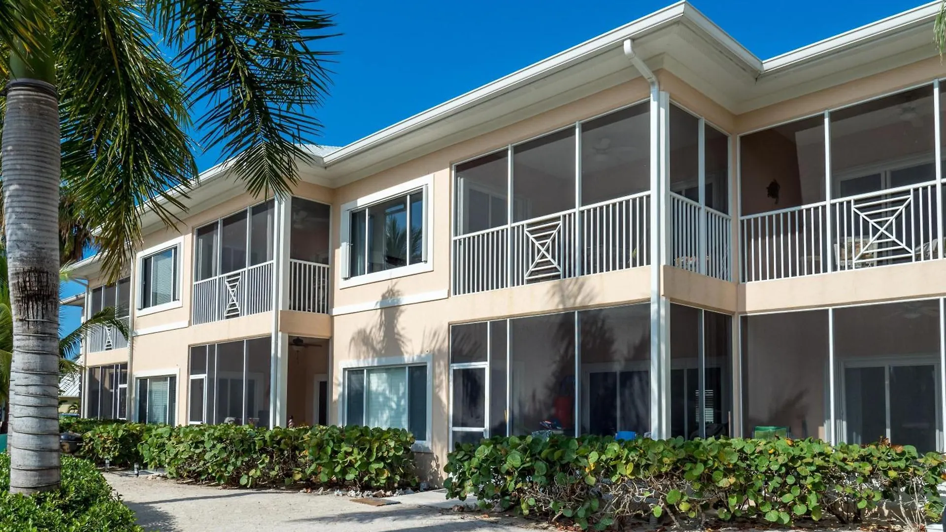 Colonial Kai Condo Driftwood Village 0*,  Cayman Islands